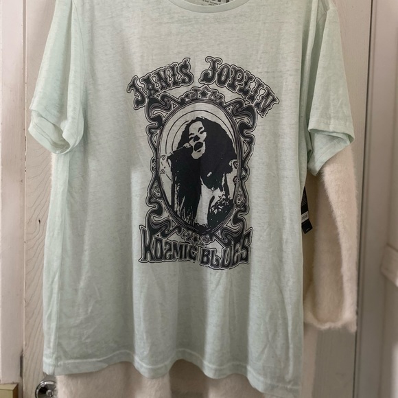 T-Shirts - Picture 1 of 5